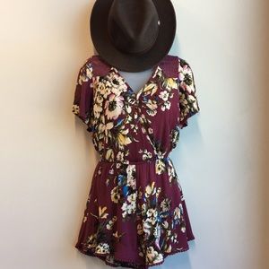 ✨CUTE FLORAL ROMPER✨